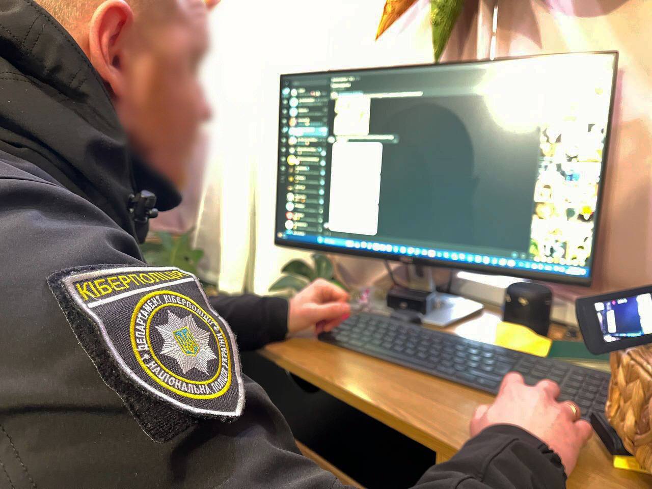 Завдав провідній світовій компанії сотні мільйонів збитків: кіберполіція та слідчі Нацполу викрили хакера
