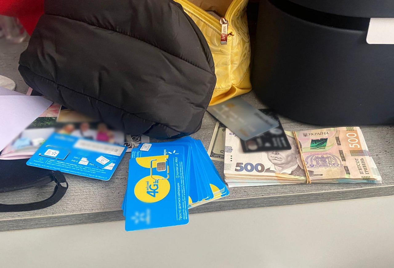 Поліцейські Одещини затримали аферистів, які «продавали» в мережі дрони на потреби ЗСУ