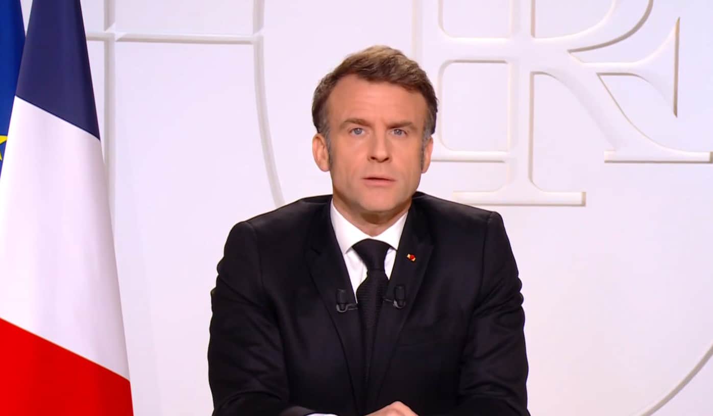 Макрон повторив, що готовий говорити про “ядерну парасольку” Франції для Європи