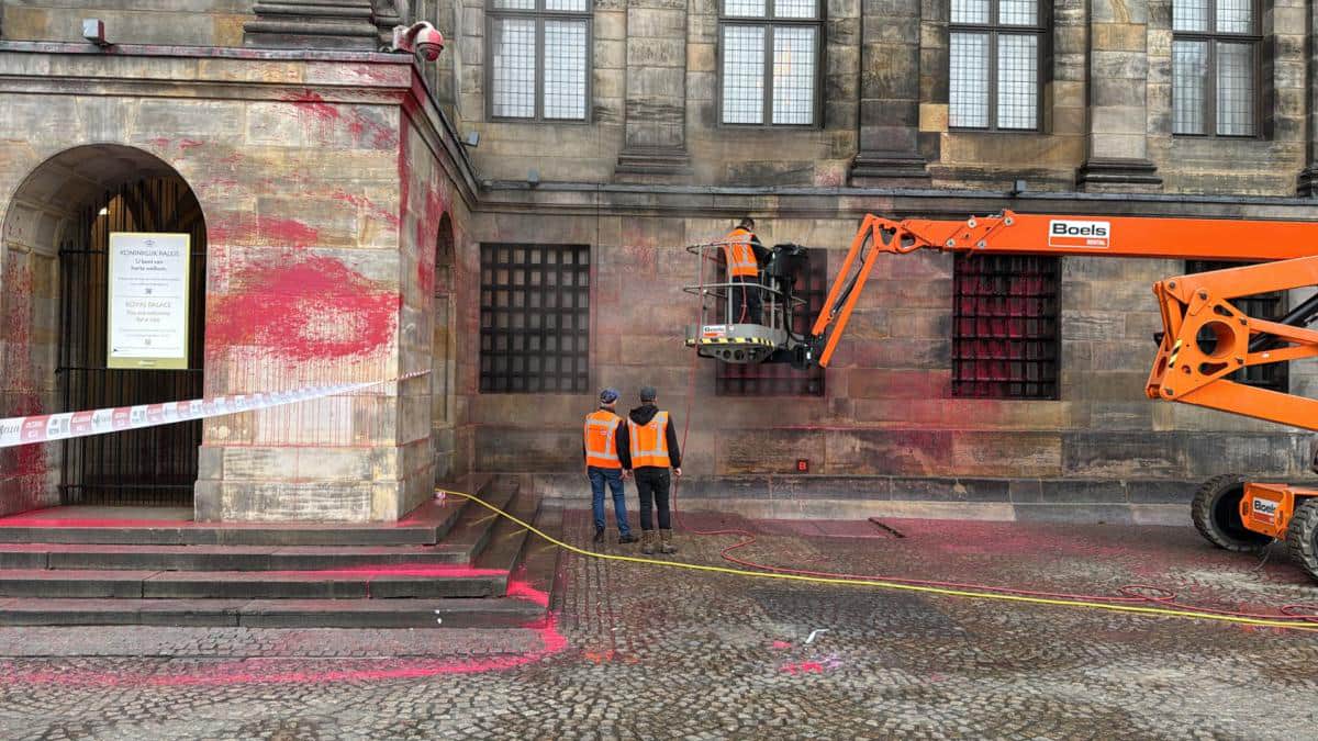 Пропалестинські активісти в Амстердамі сплюндрували королівський палац