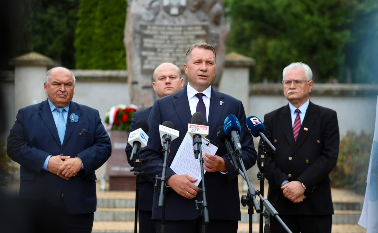 Кандидат у прем’єри Польщі від “ПіС” закликає не пускати Україну у ЄС через Волинь